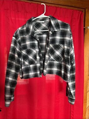 Timing Black & White Plaid Cropped shirt